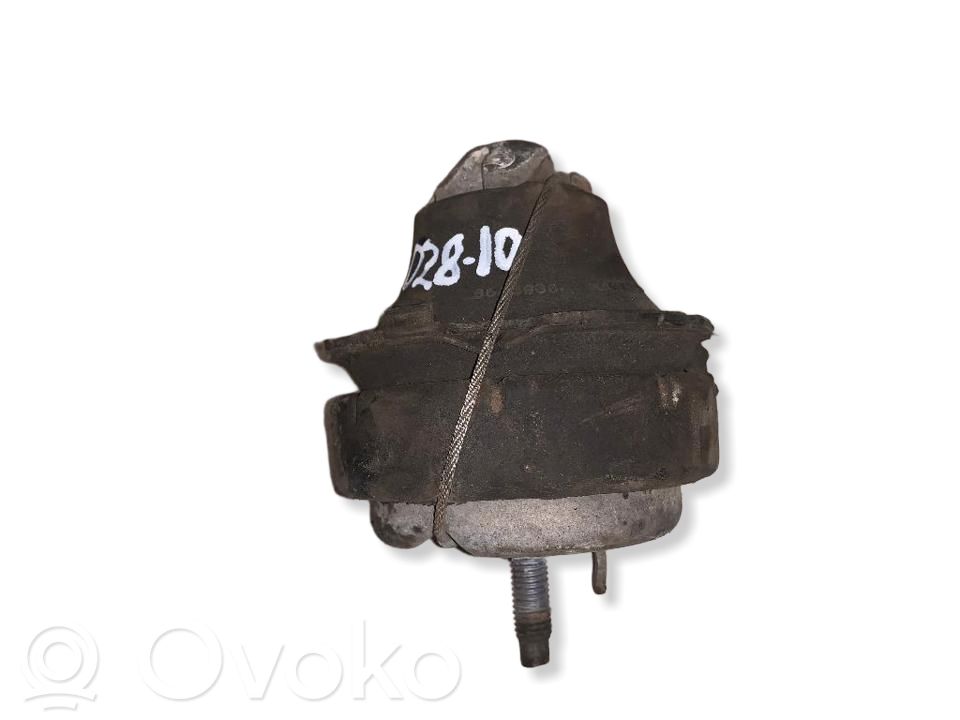 Volvo XC70 Engine mount bracket 