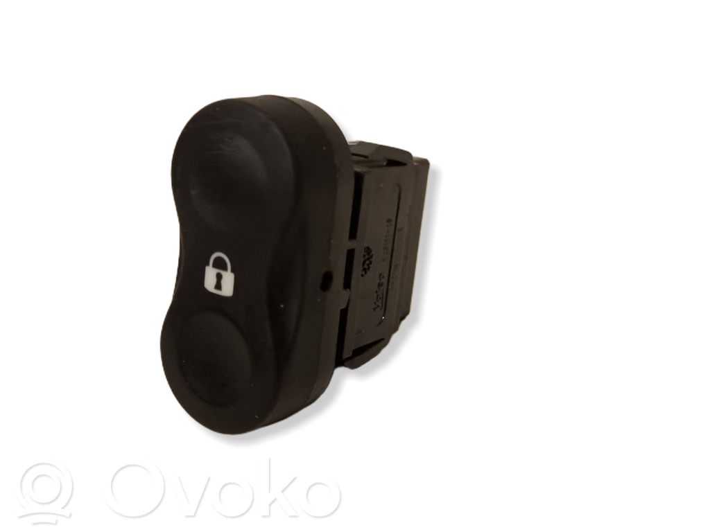Dacia Duster Central locking switch button 
