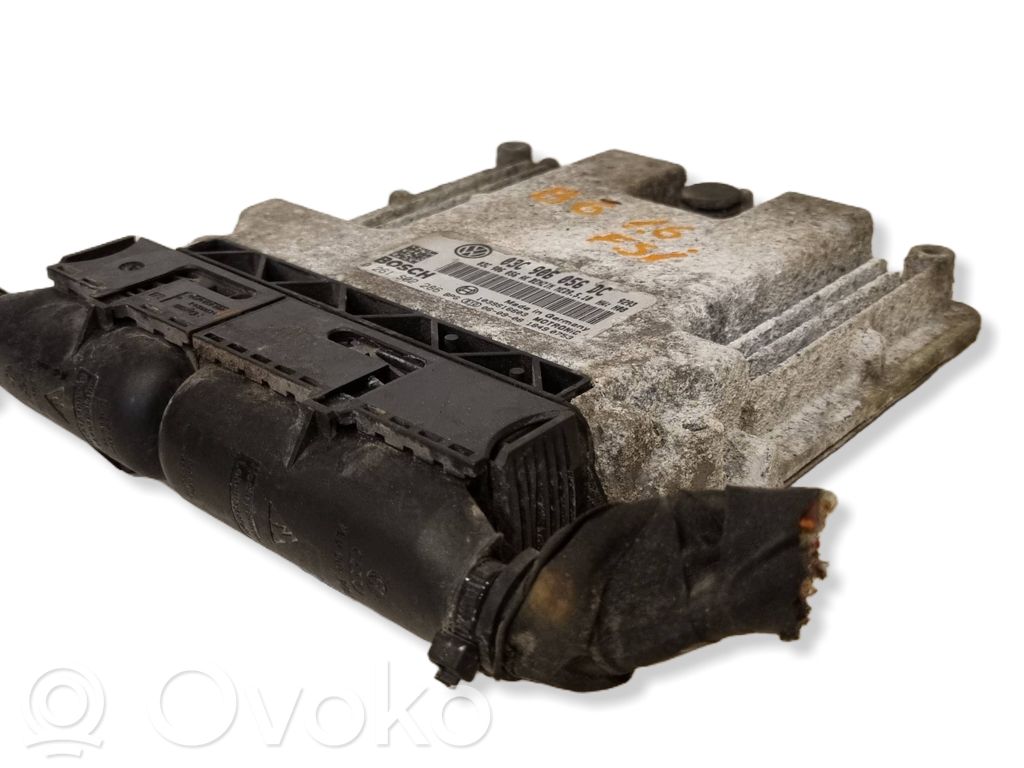 Volkswagen PASSAT B6 Engine control unit/module 