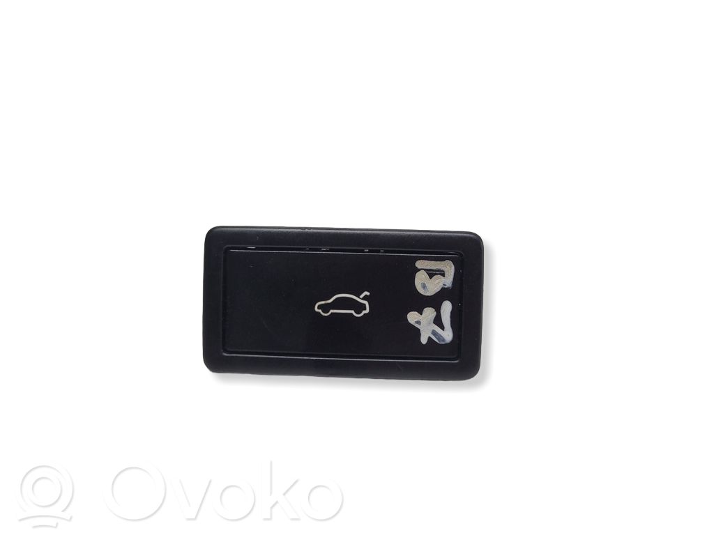 Volkswagen Passat Alltrack Tailgate/boot open switch button 