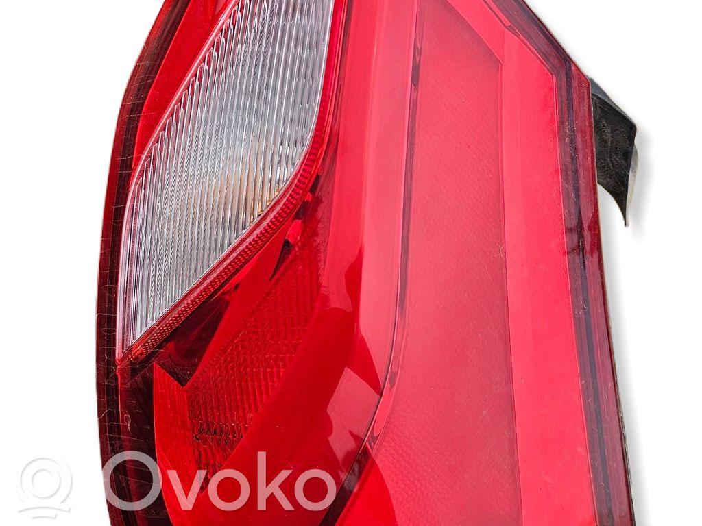 Rear/tail lights   JX7B13404DF