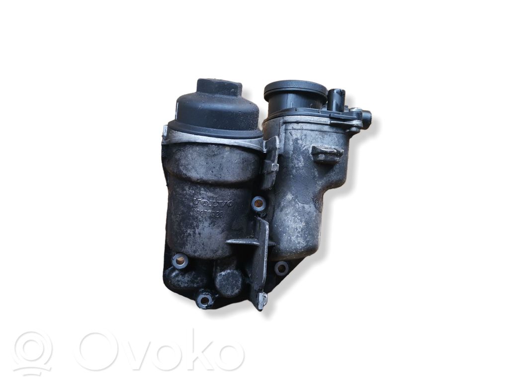 Volvo XC70 Oil filter mounting bracket 
