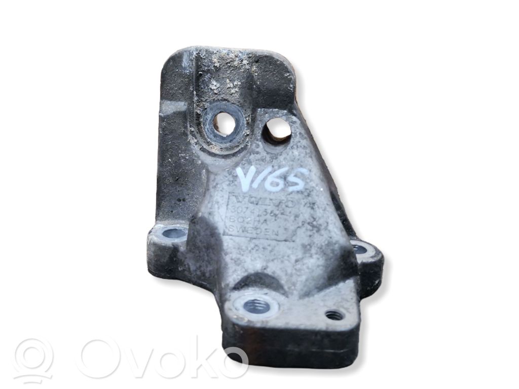 Volvo V70 Engine mounting bracket 