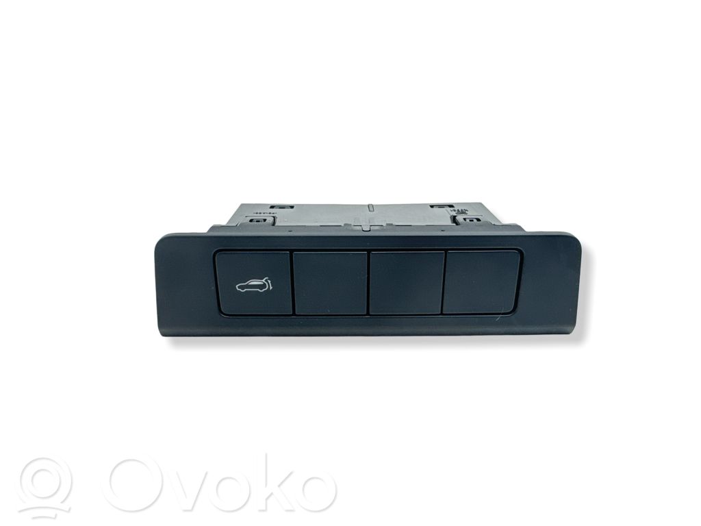 Mazda CX-30 Windscreen/window heater switch 