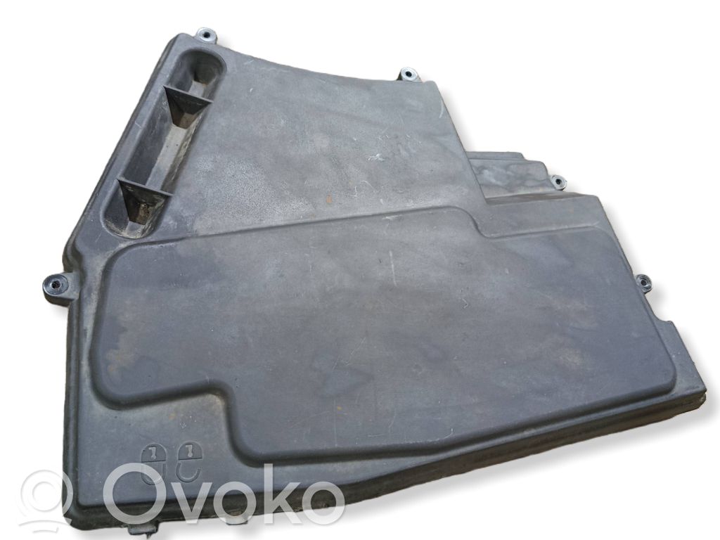 Dangtelis saugiklių dėžės   7520899,58650910