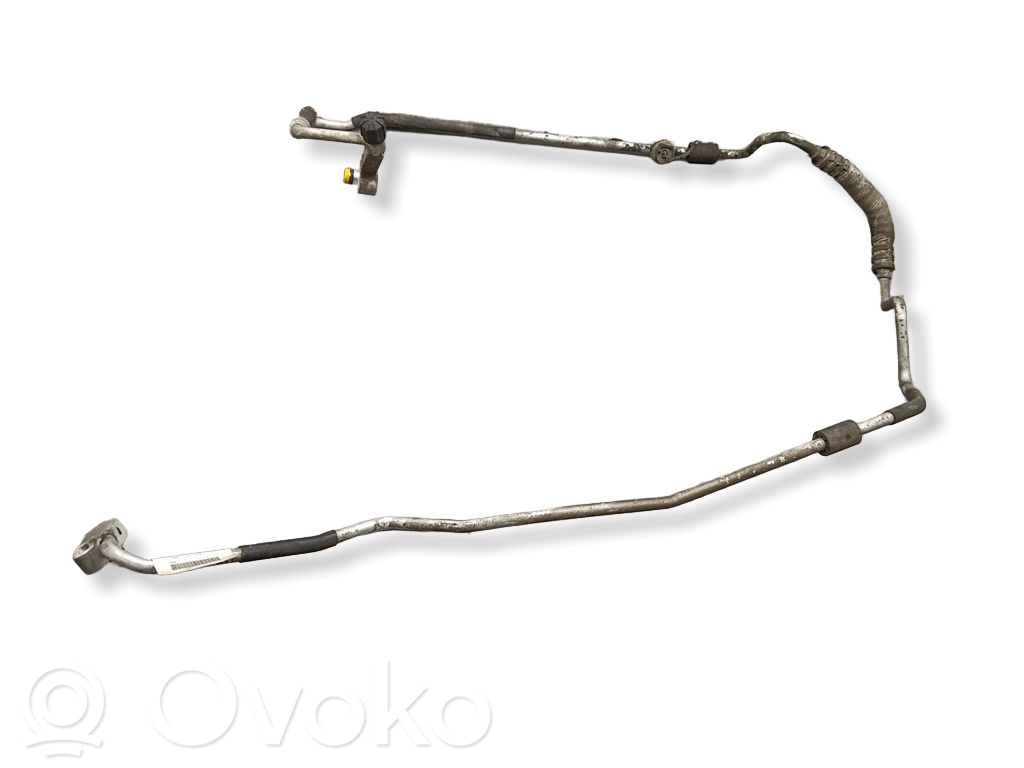 BMW 1 E81 E87 Ilmastointilaitteen putki (A/C) 