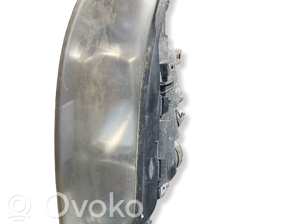 Volvo V70 Lampa przednia 