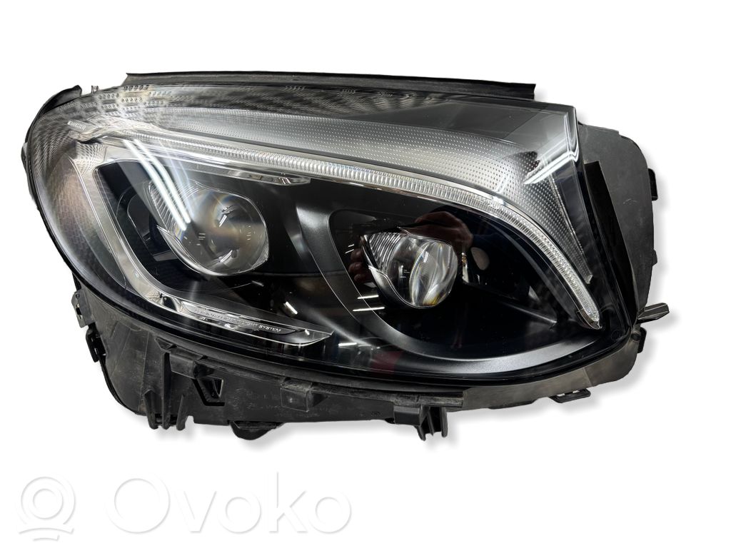 Mercedes-Benz GLC X253 C253 Lampa przednia 