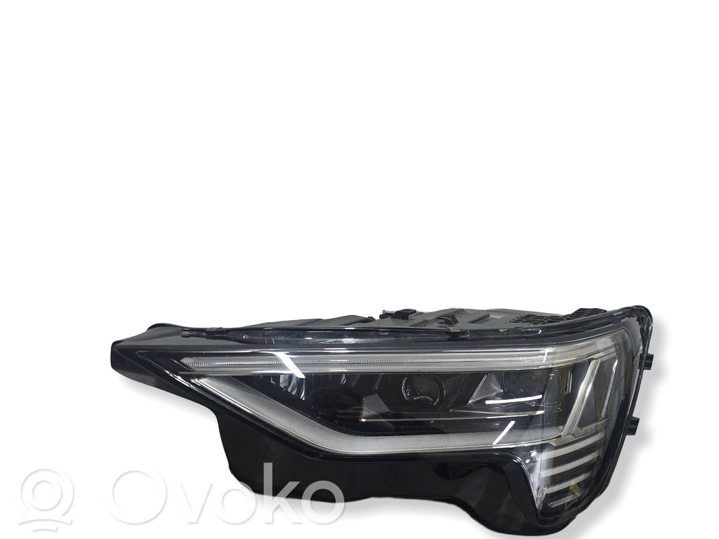 Audi e-tron Etu-/Ajovalo 