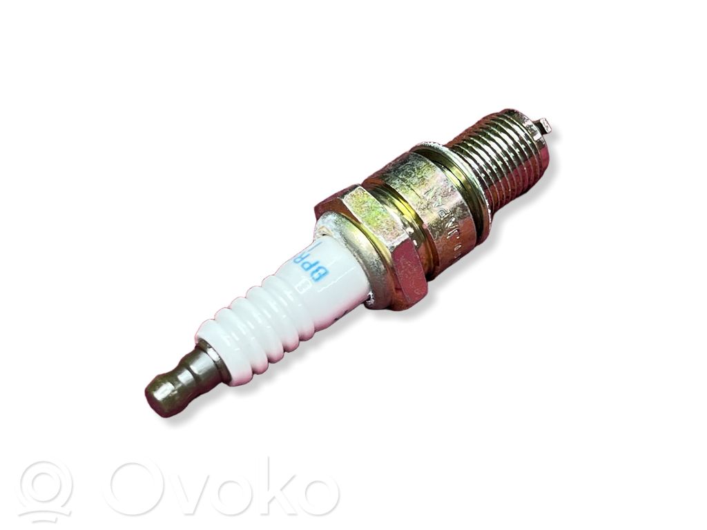 Nissan Sentra B16 Spark plug 