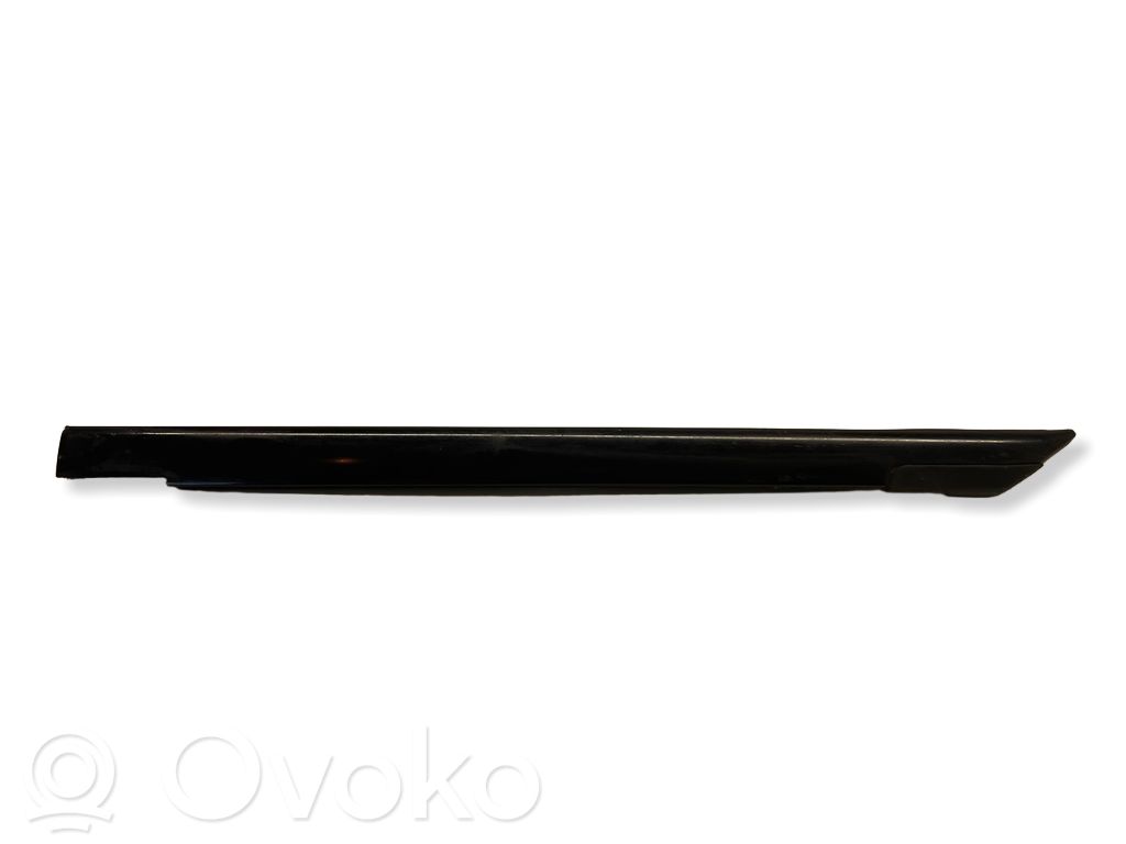BMW 3 E90 E91 Priekinių durų stiklo apdaila 