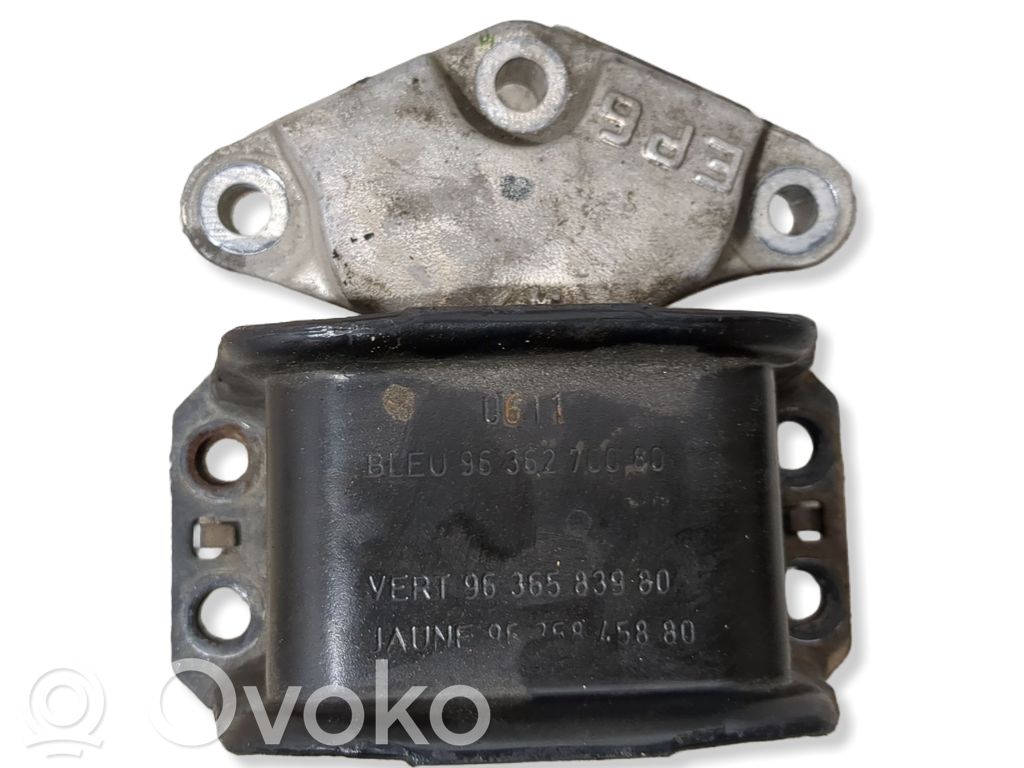Citroen C4 II Engine mount bracket 