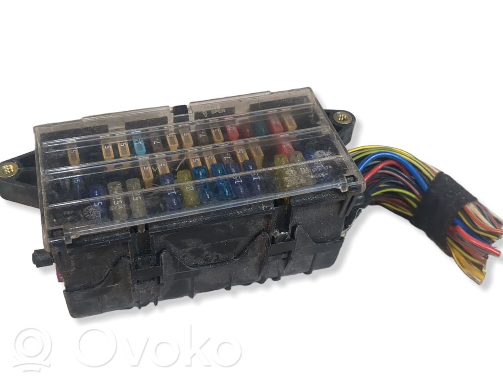 Volkswagen Polo III 6N 6N2 6NF Módulo de fusible 