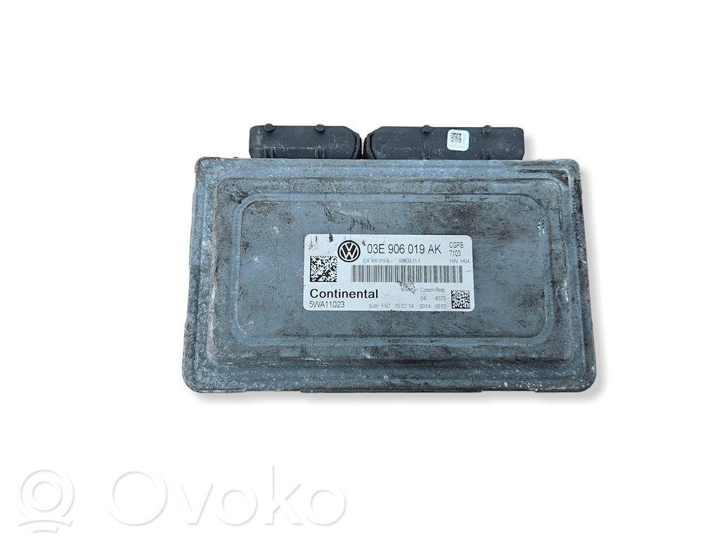 Sterownik / Moduł ECU   03E906019AK,03E906019B,5WA11023