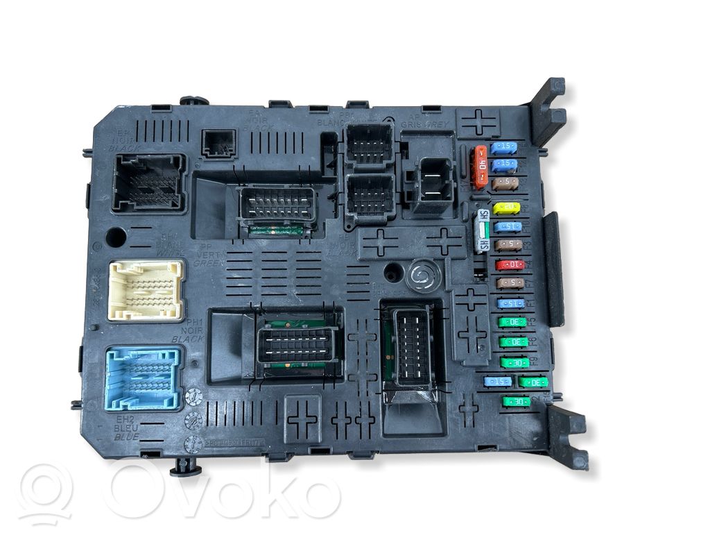 Peugeot 607 Saugiklių blokas 