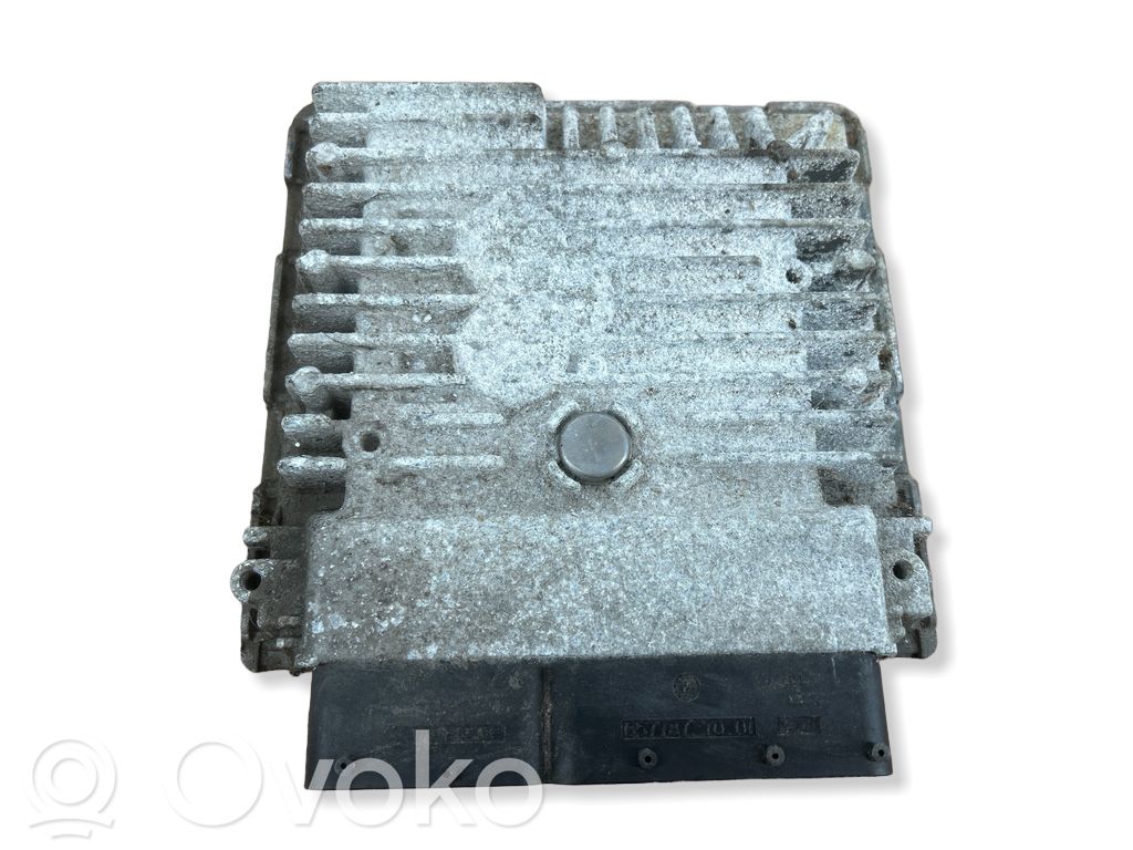 Volkswagen Golf VI Engine control unit/module 