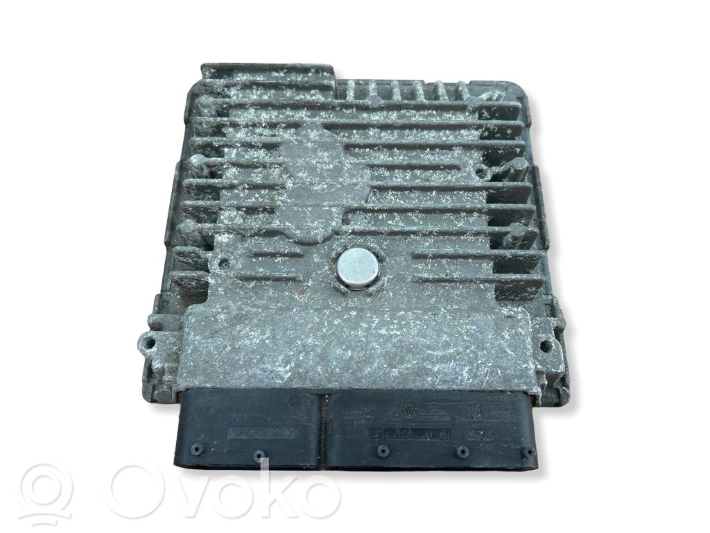 Volkswagen Golf VI Engine control unit/module 