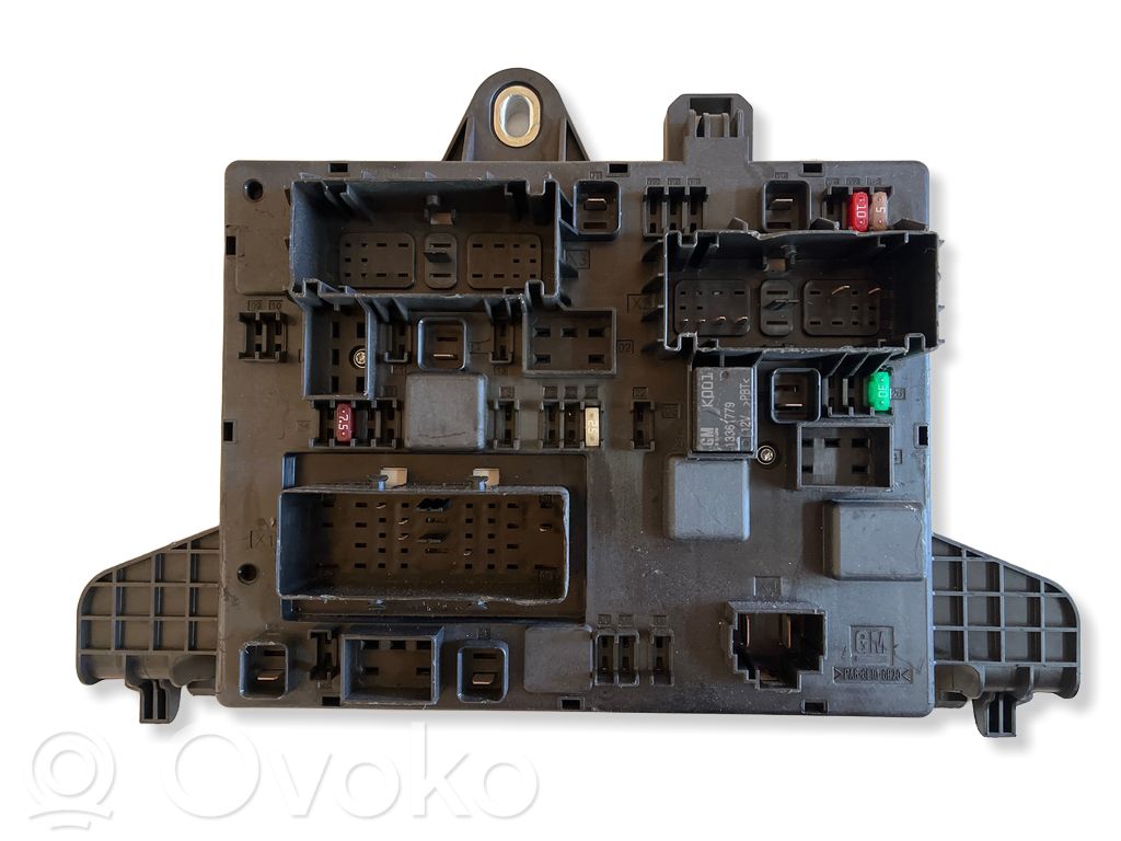 Opel Astra J Drošinātāju bloks 
