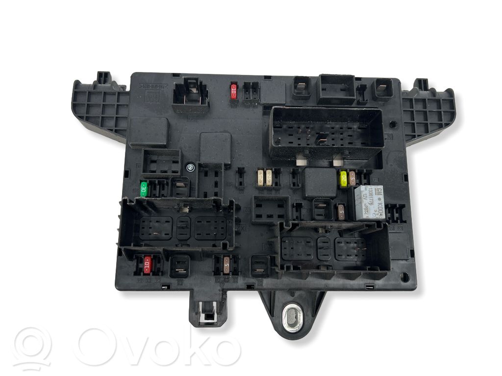 Opel Astra J Modulo fusibile 