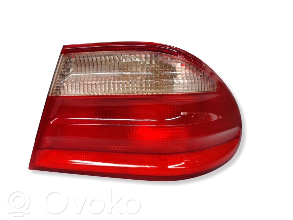 Mercedes-Benz E W210 Lampă spate în caroserie 