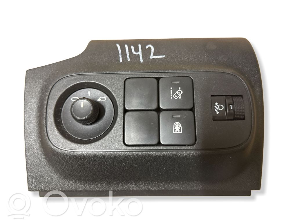Citroen C3 Wing mirror switch 