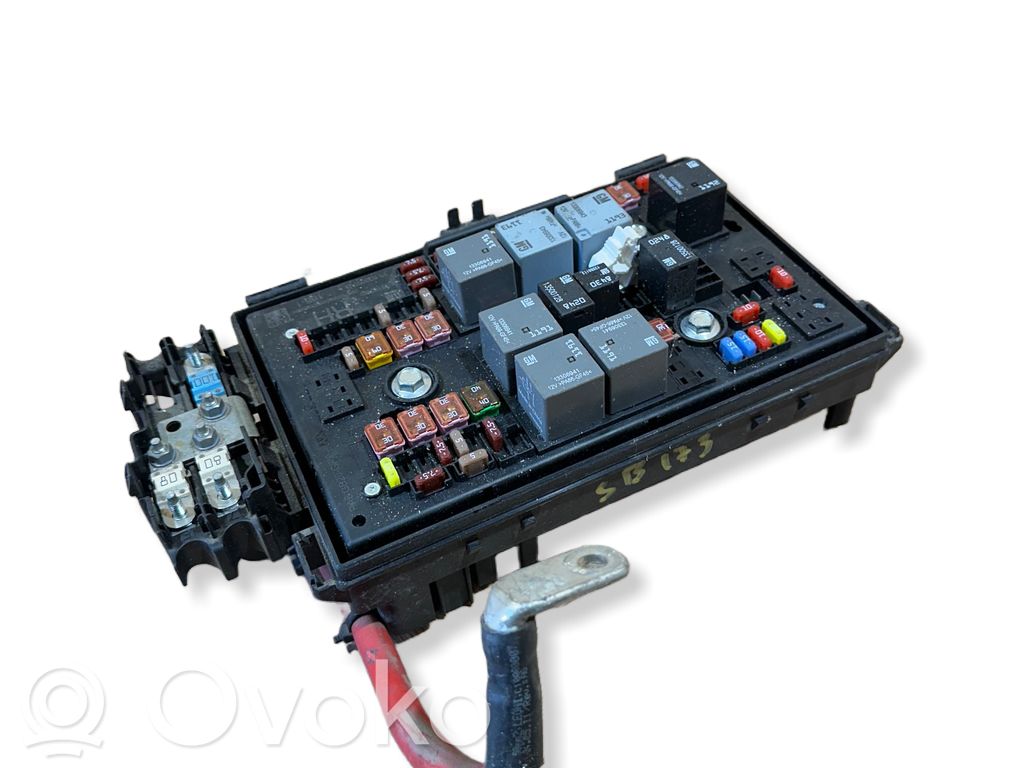 Opel Astra H Fuse module 