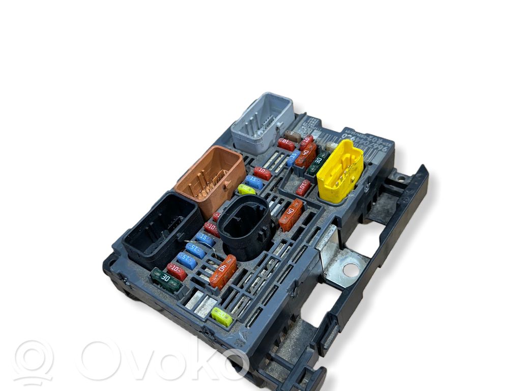 Peugeot 407 Fuse module 