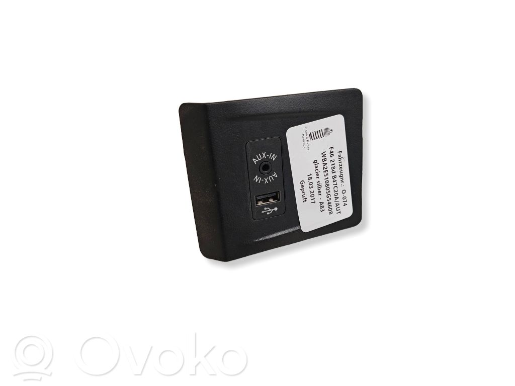 BMW 2 F46 Priză USB 