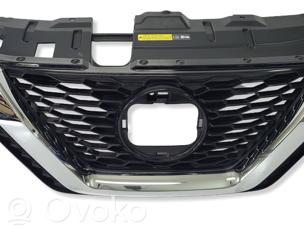 Nissan Qashqai Front bumper upper radiator grill 