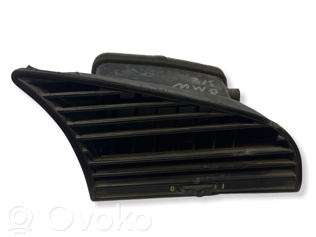BMW 3 E36 Centrinės oro grotelės 