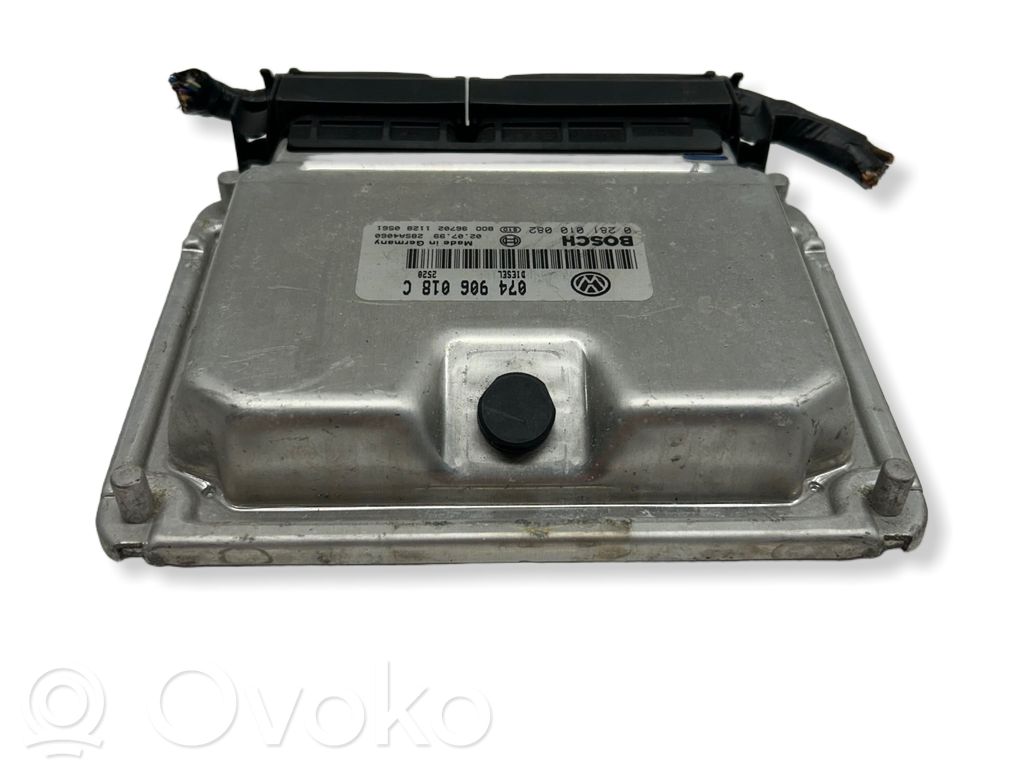 Volkswagen Transporter - Caravelle T4 Engine control unit/module 