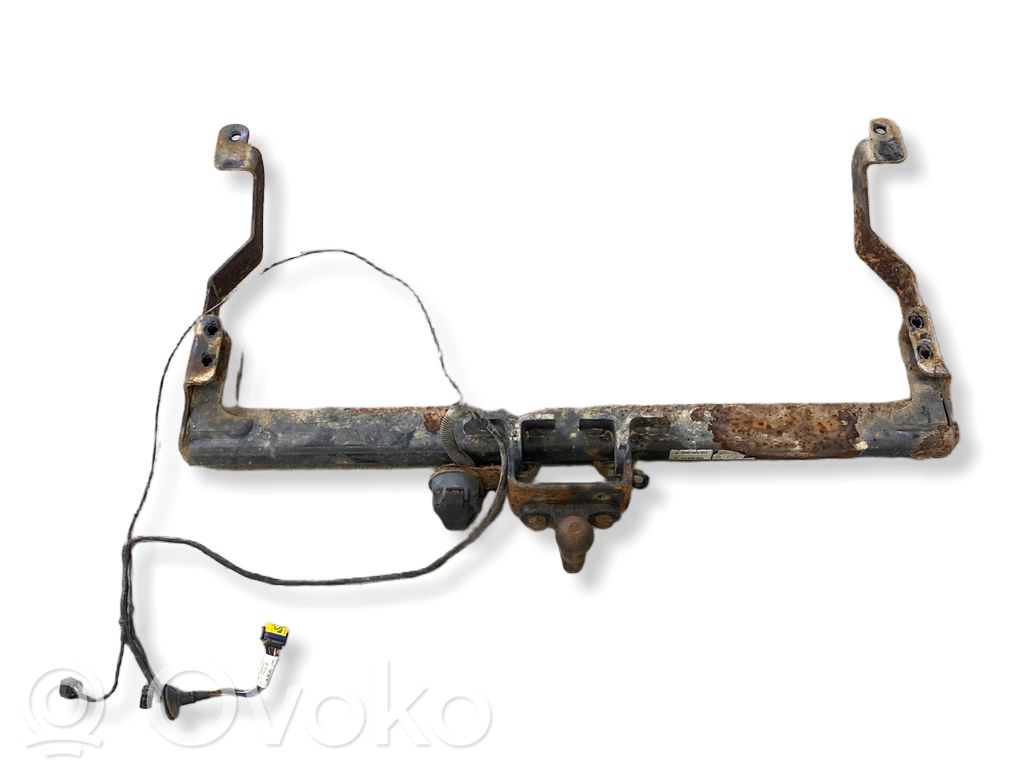 Opel Vivaro Hak holowniczy / Komplet 