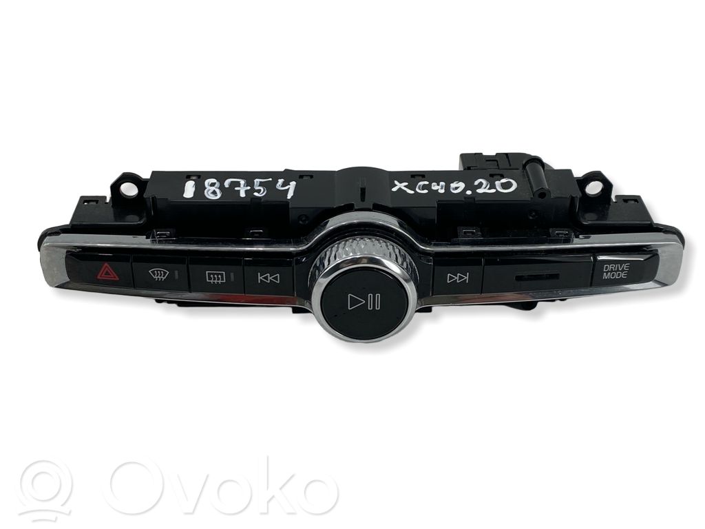 Volvo XC40 Head unit multimedia control 