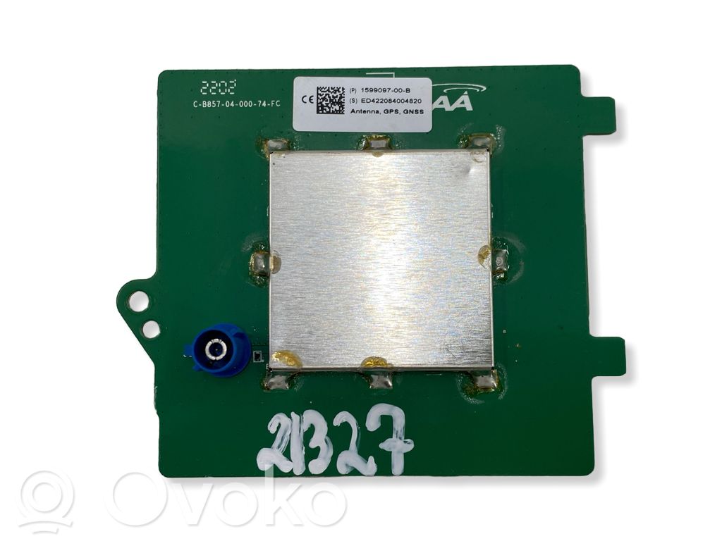 Tesla Model Y Aerial antenna amplifier 