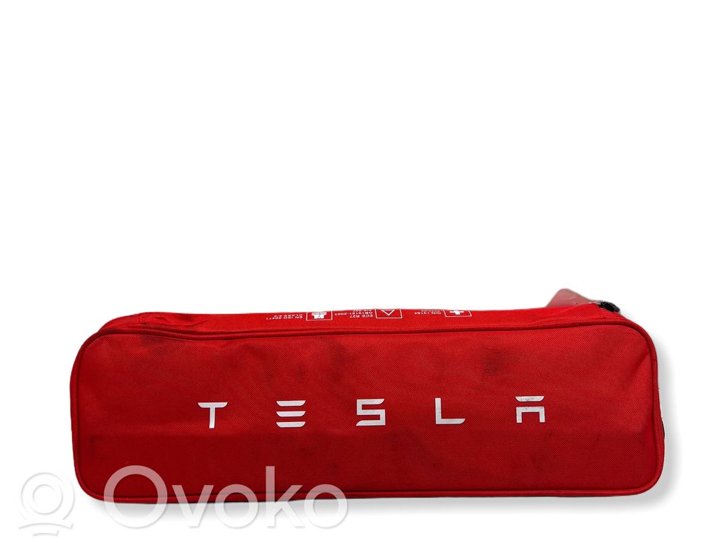Tesla Model X First aid kit 