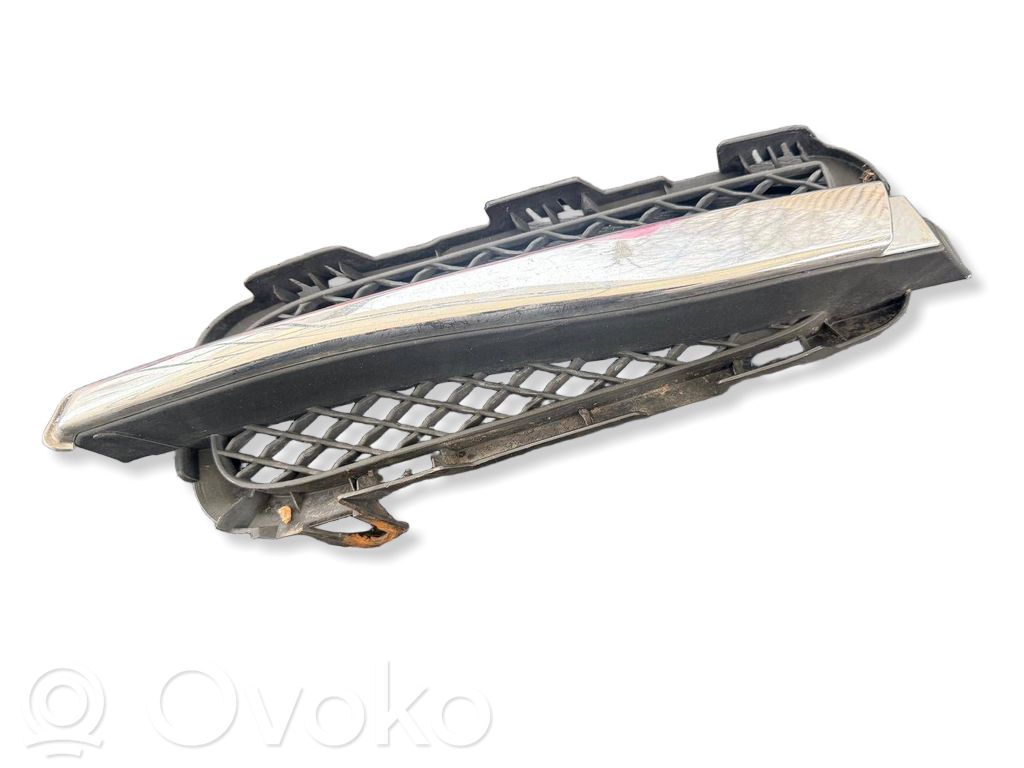 Jaguar XF X250 Grotelės apatinės (trijų dalių) 