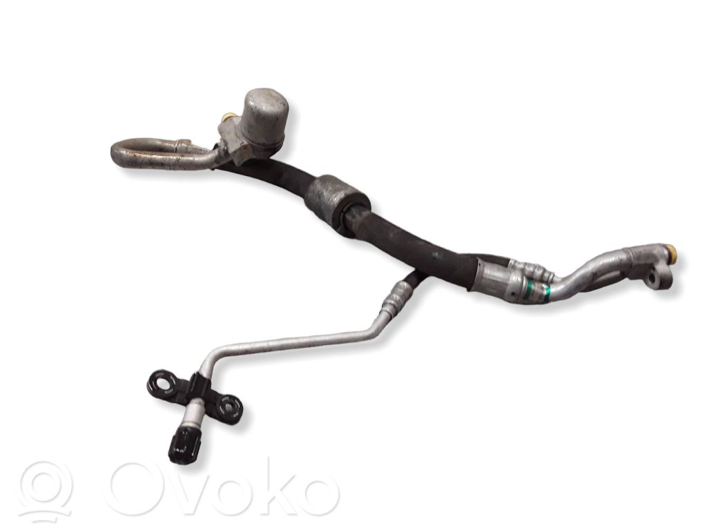 Ilmastointilaitteen putki (A/C)   6927536