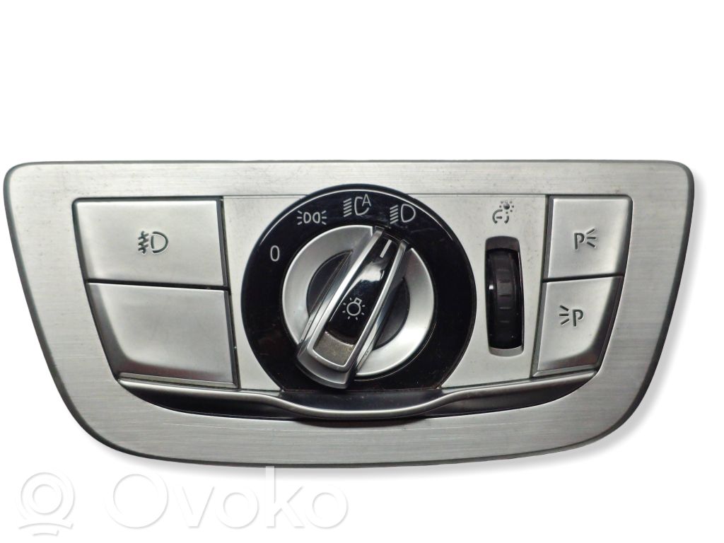 Light switch   9388937,18347910,04083186