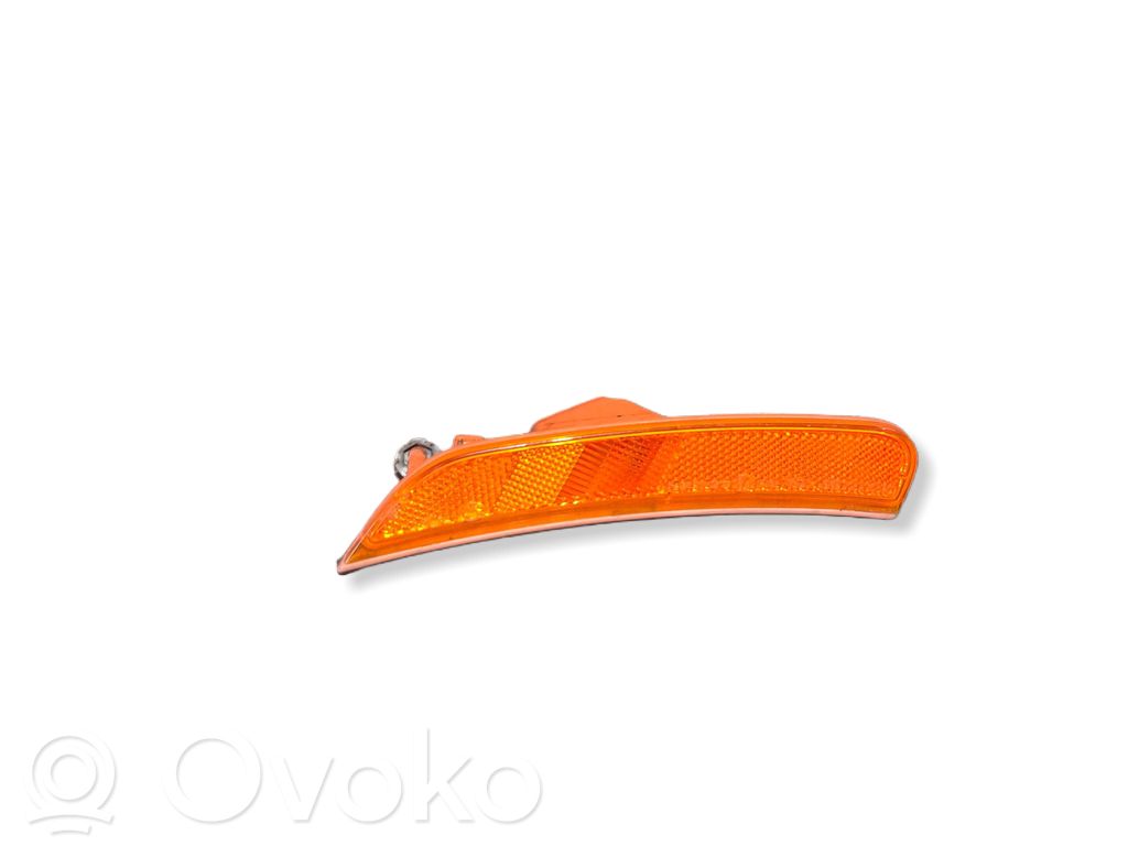 Chrysler Pacifica Front reflector 