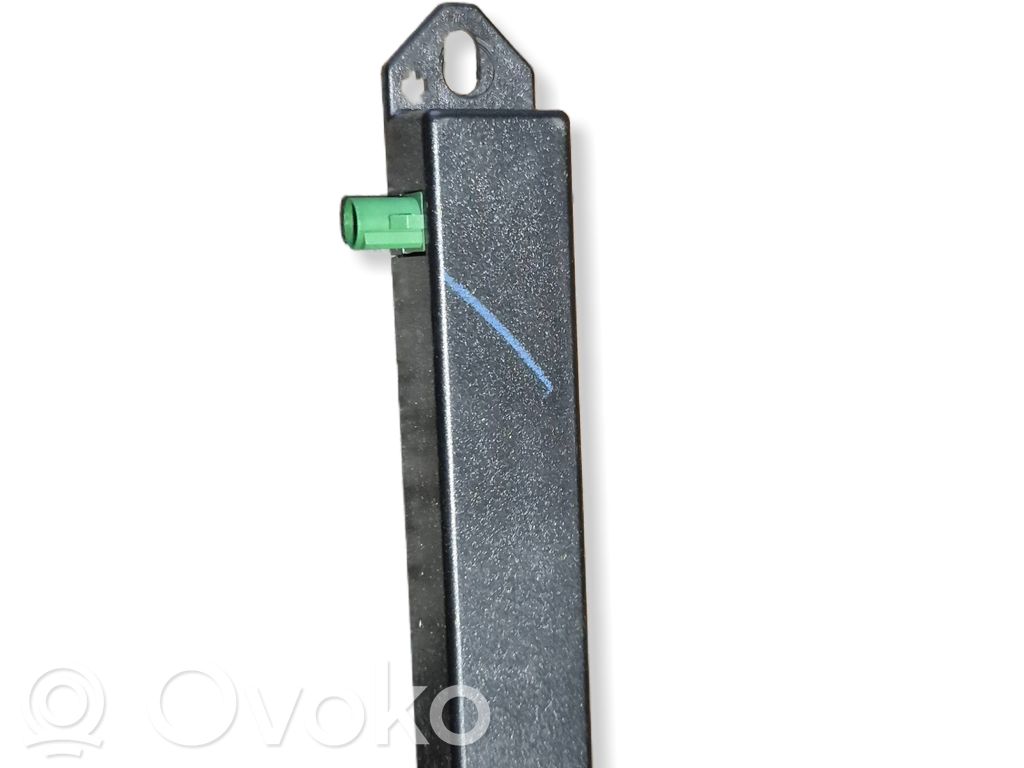 Chrysler Pacifica Antenna control unit 