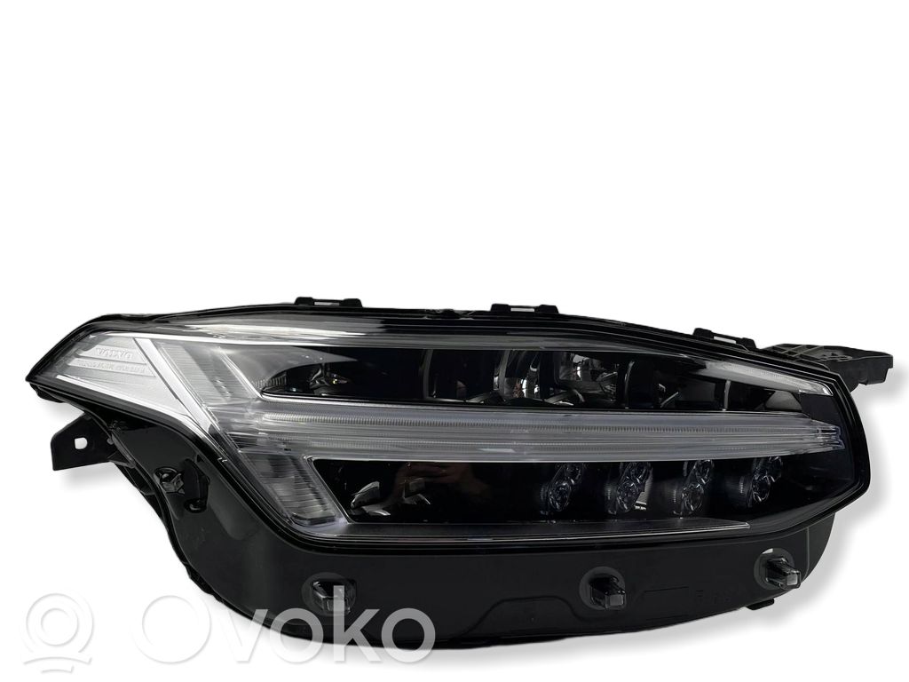 Volvo XC90 Lampa przednia 
