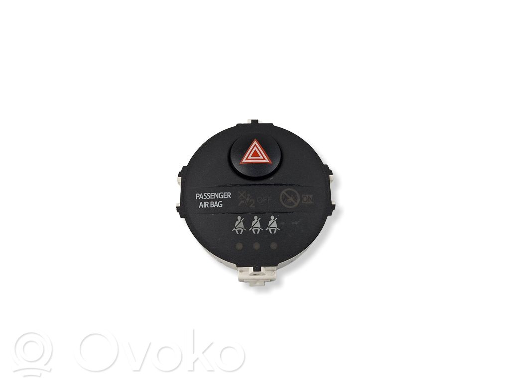 Toyota Yaris Botón interruptor de luz de peligro 