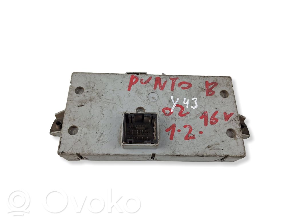 Fiat Punto (188) Ramka / Moduł bezpieczników 