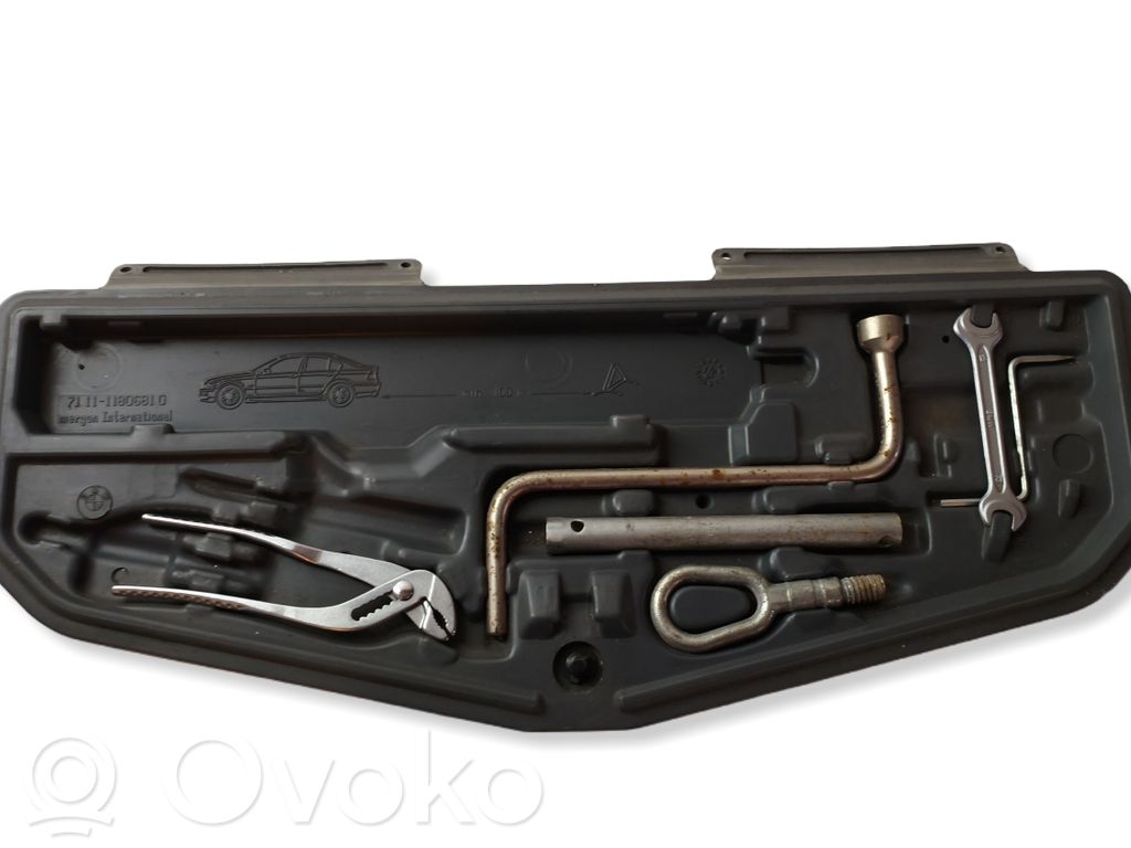 BMW 5 E39 Tool box 