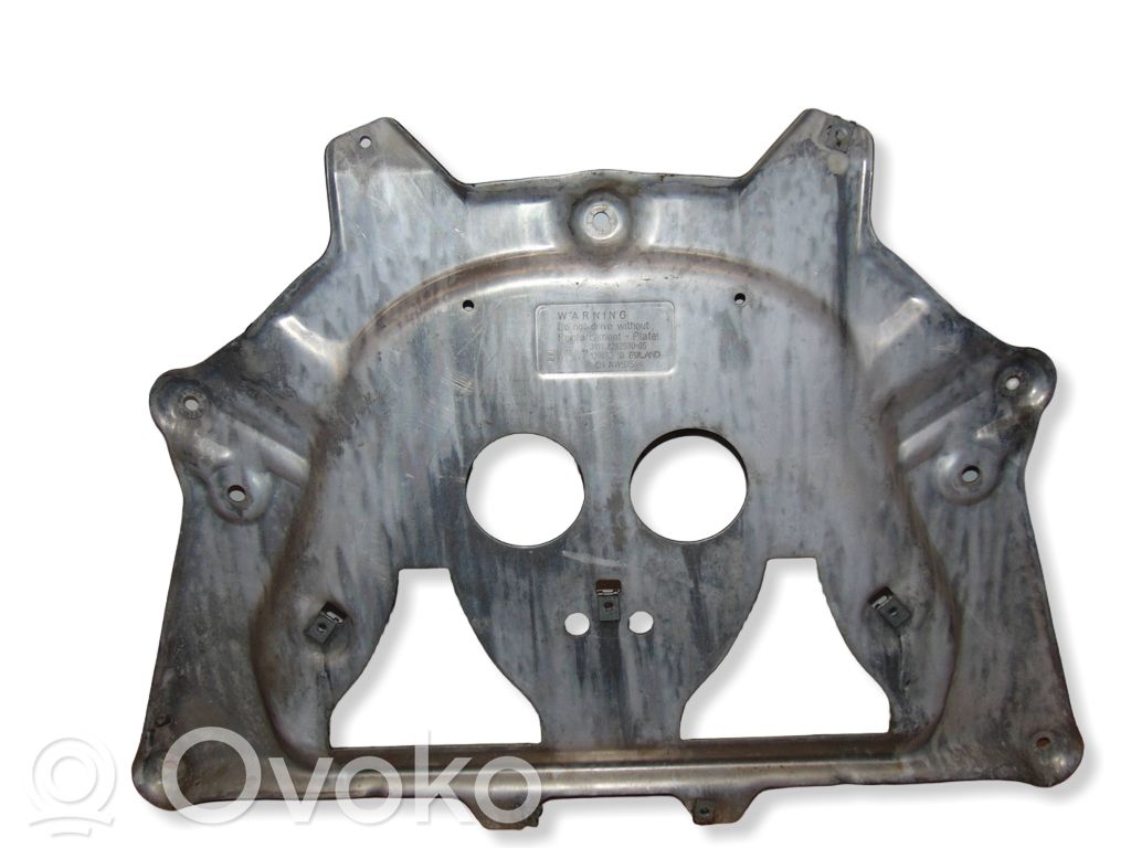 BMW 6 E63 E64 Variklio dugno apsauga 