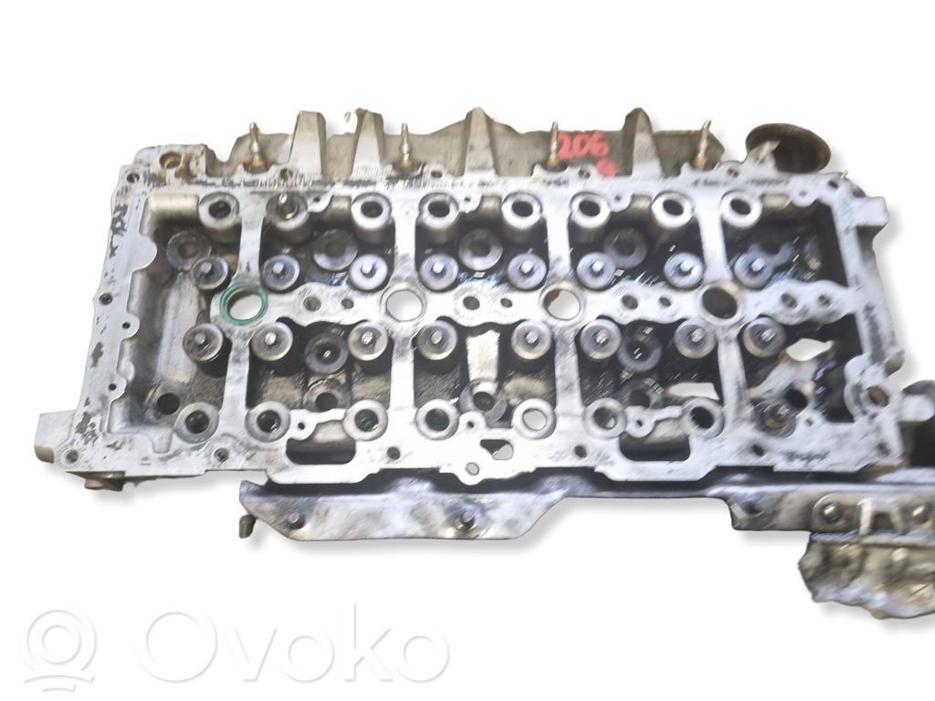 Peugeot 5008 Engine head 