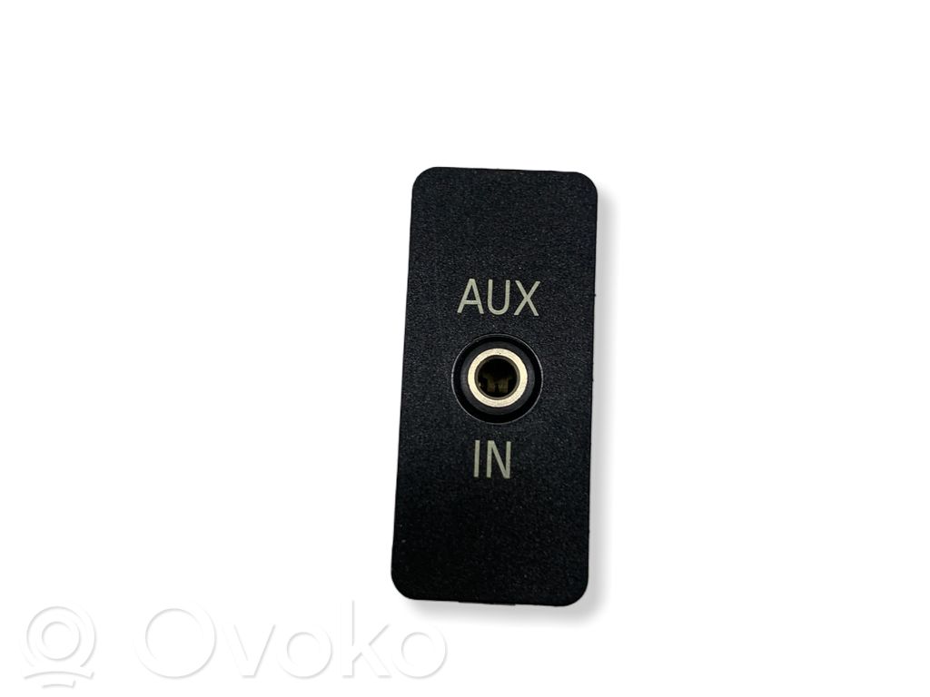 BMW 3 E90 E91 AUX in-socket connector 