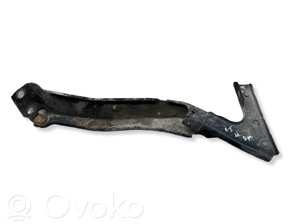 Audi A5 8T 8F Lokasuojan kannake 