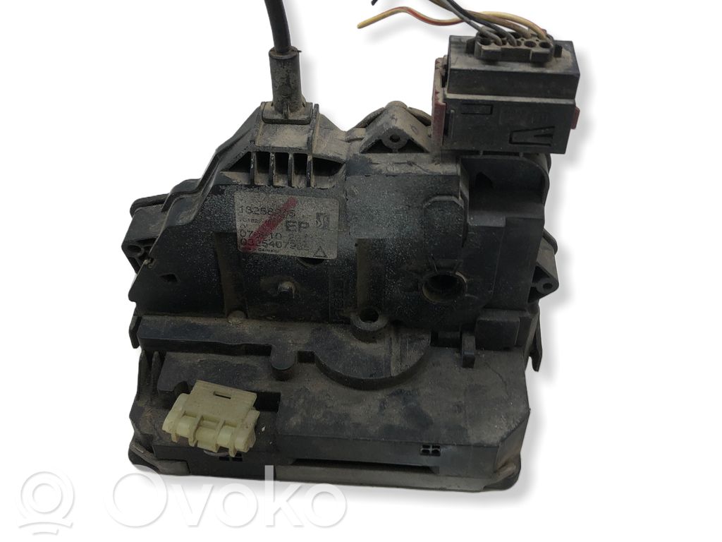 Opel Corsa D Takaoven lukko 