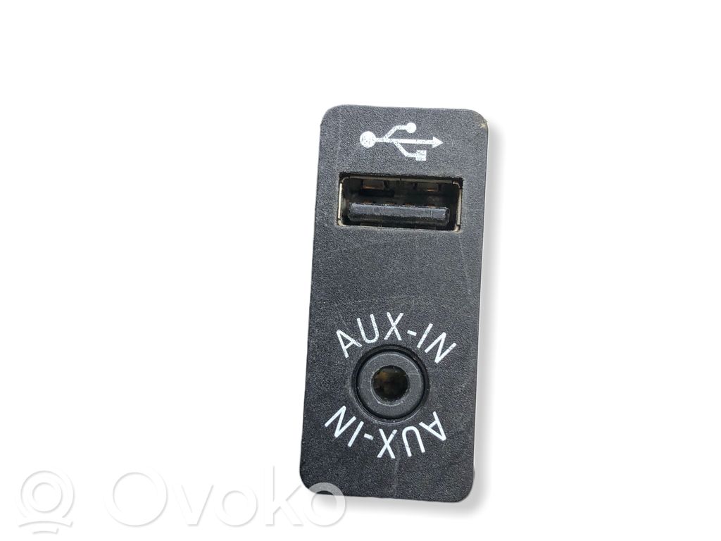 BMW X3 F25 USB socket connector 